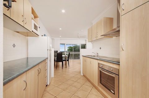 Marlin Waters Beachfront Apartments - New Castle Holiday 4