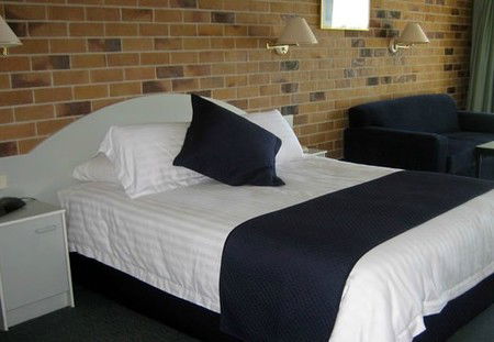 Moby Dick Waterfront Resort Motel - New Castle Holiday 1