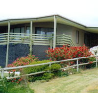 Currawong Holiday Home - New Castle Holiday