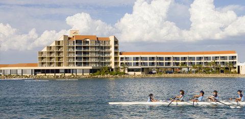 Lakes Resort Hotel - New Castle Holiday 1