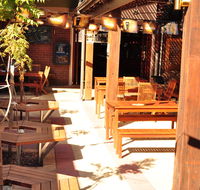 Brecknock Hotel - New Castle Holiday