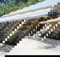 Mount Bryan Hotel - New Castle Holiday