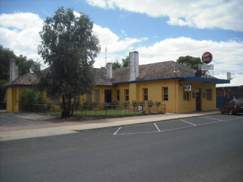 Goroke Hotel Bar & Bistro - New Castle Holiday 0