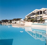 Absolute Beachfront Opal Cove Resort - New Castle Holiday