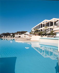 Absolute Beachfront Opal Cove Resort - New Castle Holiday 0