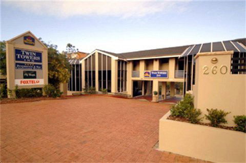 Twin Towers Inn - New Castle Holiday 1