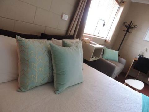 Childers Oasis Motel - New Castle Holiday 3