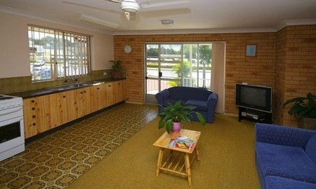 Beachlander Holiday Apartments - New Castle Holiday 4