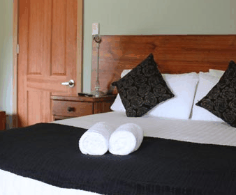 Tullah Lakeside Chalets - New Castle Holiday 0