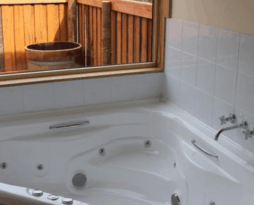 Tullah Lakeside Chalets - New Castle Holiday 2