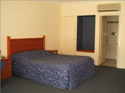Breakout Motor Inn - New Castle Holiday 1