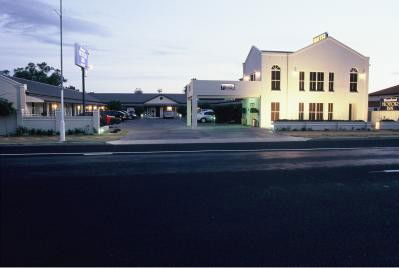 Breakout Motor Inn - New Castle Holiday 3