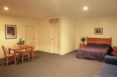 Breakout Motor Inn - New Castle Holiday 4