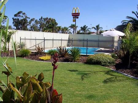 Renmark Motor Inn - New Castle Holiday 3