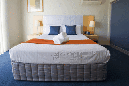 Corrigans Cove Apartments - New Castle Holiday 2