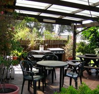 Lake Front Motel - New Castle Holiday