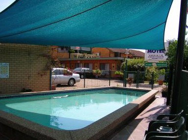 Lake Front Motel - New Castle Holiday 3