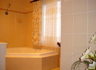 Lake Front Motel - New Castle Holiday 5