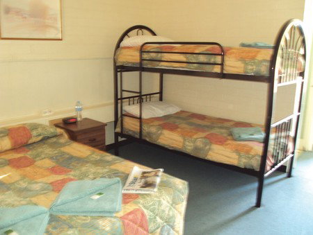 Leongatha Motel - New Castle Holiday 2