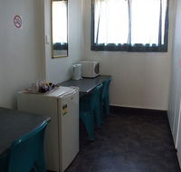 Cool Palms Motel - New Castle Holiday