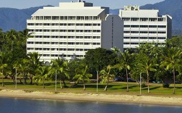 Mercure Hotel Harbourside Cairns - New Castle Holiday 1