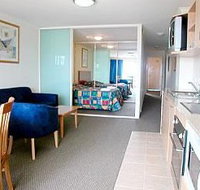 The Entrance Waldorf Apartments - New Castle Holiday