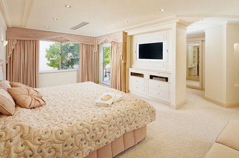 The Peninsula - New Castle Holiday 0