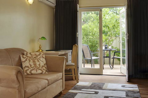 The Peninsula - New Castle Holiday 3