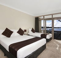 Waters Edge Country Comfort - New Castle Holiday