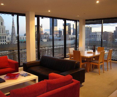 Quest Hero On Russell - New Castle Holiday 0