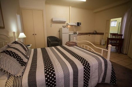 Millies Guesthouse & Serviced Apartments - New Castle Holiday 5