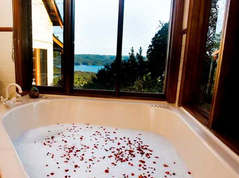 Montville Misty View Cabins - New Castle Holiday 3