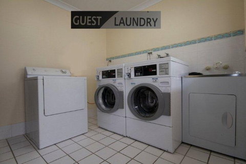 Silo Motor Inn - New Castle Holiday 4