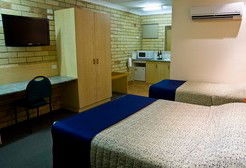 Starlight Motor Inn - New Castle Holiday 1