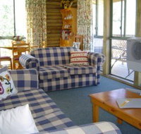 Myrtle Creek Cottages - New Castle Holiday