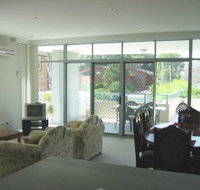 Jennys Court Apartments - New Castle Holiday