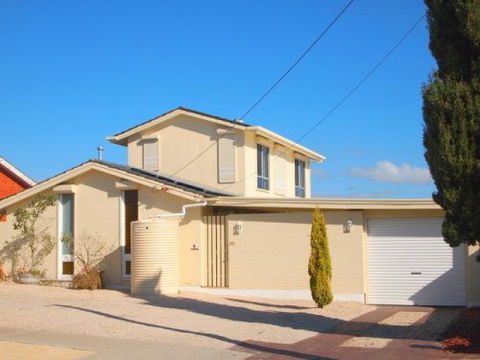 Homes Down Under - New Castle Holiday 2