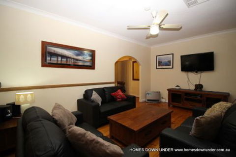 Homes Down Under - New Castle Holiday 9