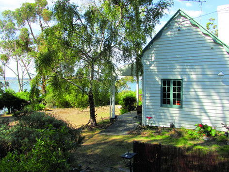 VARUNA - New Castle Holiday 6