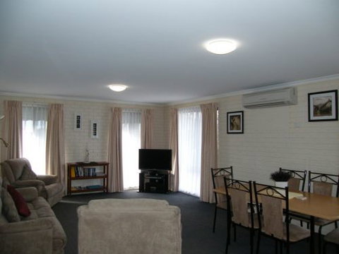 Crown Apartments - New Castle Holiday 2