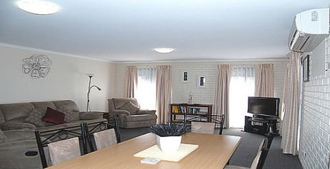 Crown Apartments - New Castle Holiday 3