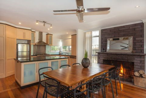 Amour Eva Retreats  - New Castle Holiday 4