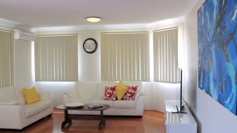 Short-Term Apartment Rentals - New Castle Holiday 0