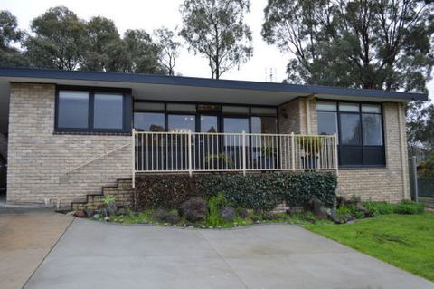 Burns View Bendigo Accommodation - New Castle Holiday 1