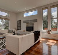 Hearn's Port Fairy Accommodation - New Castle Holiday