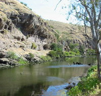 Paringa Cottage - New Castle Holiday