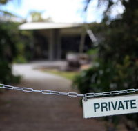 ArtHOUSE Beachfront Accommodation - New Castle Holiday