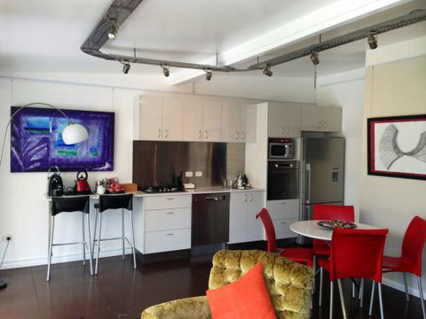 ArtHOUSE Beachfront Accommodation - New Castle Holiday 1