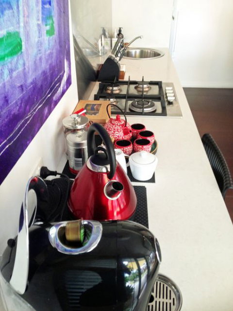 ArtHOUSE Beachfront Accommodation - New Castle Holiday 2