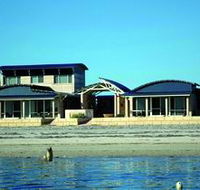 Baird Bay Ocean Eco Apartments - New Castle Holiday